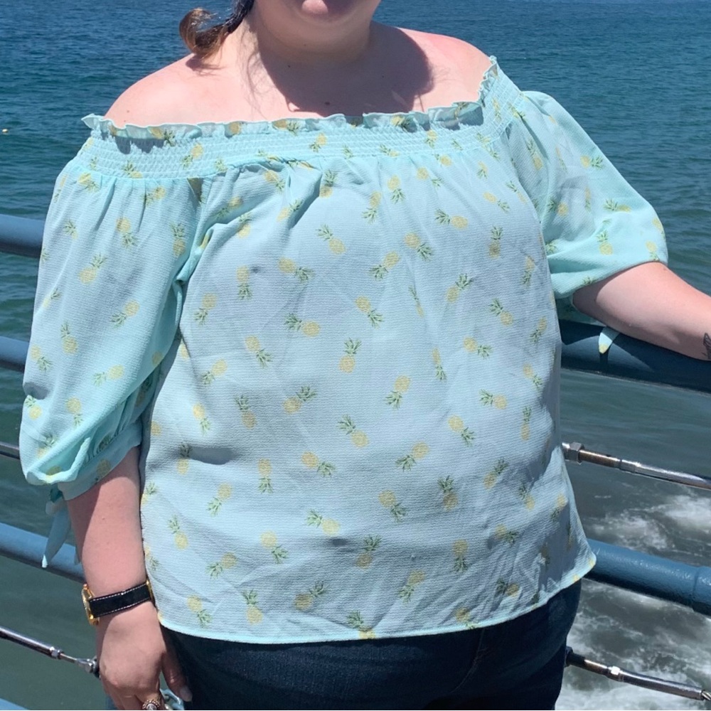 Off the shoulder pineapple print top